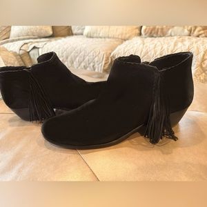 Sam Edelman black suede fringe booties!